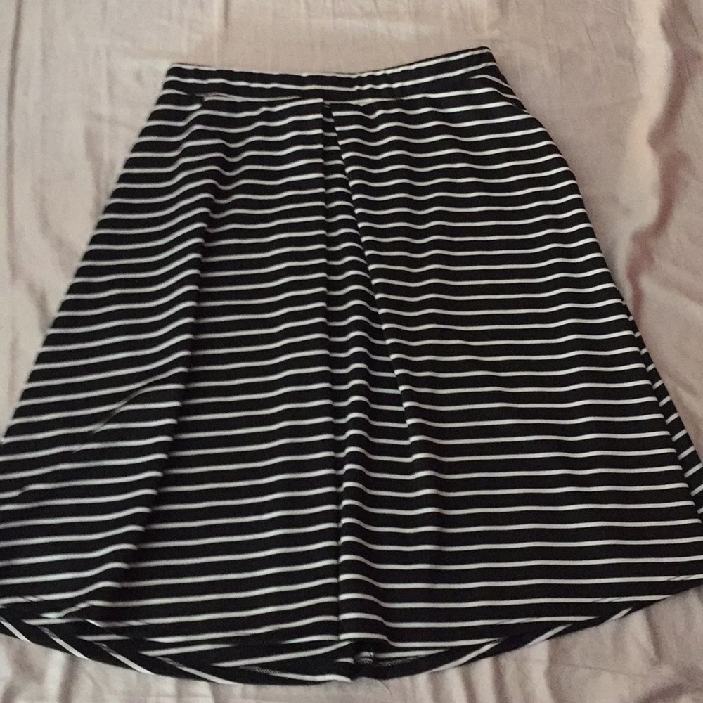 BlackAnd white striped skirt